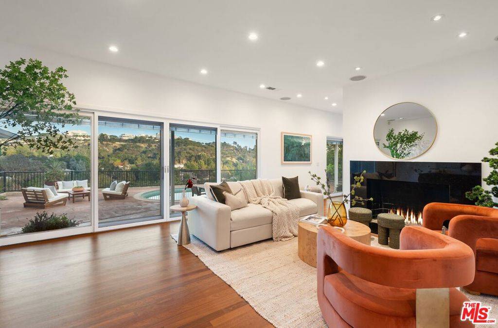 Los Angeles, CA 90049,968 Kenfield AVE