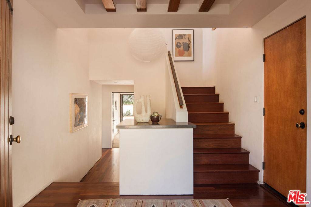 Los Angeles, CA 90068,2890 Durand DR