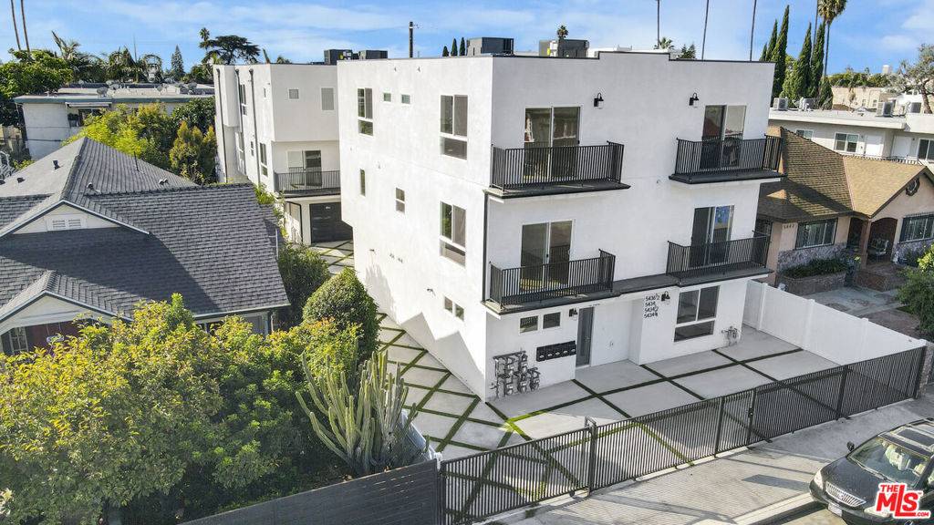 Los Angeles, CA 90038,5438 Romaine ST