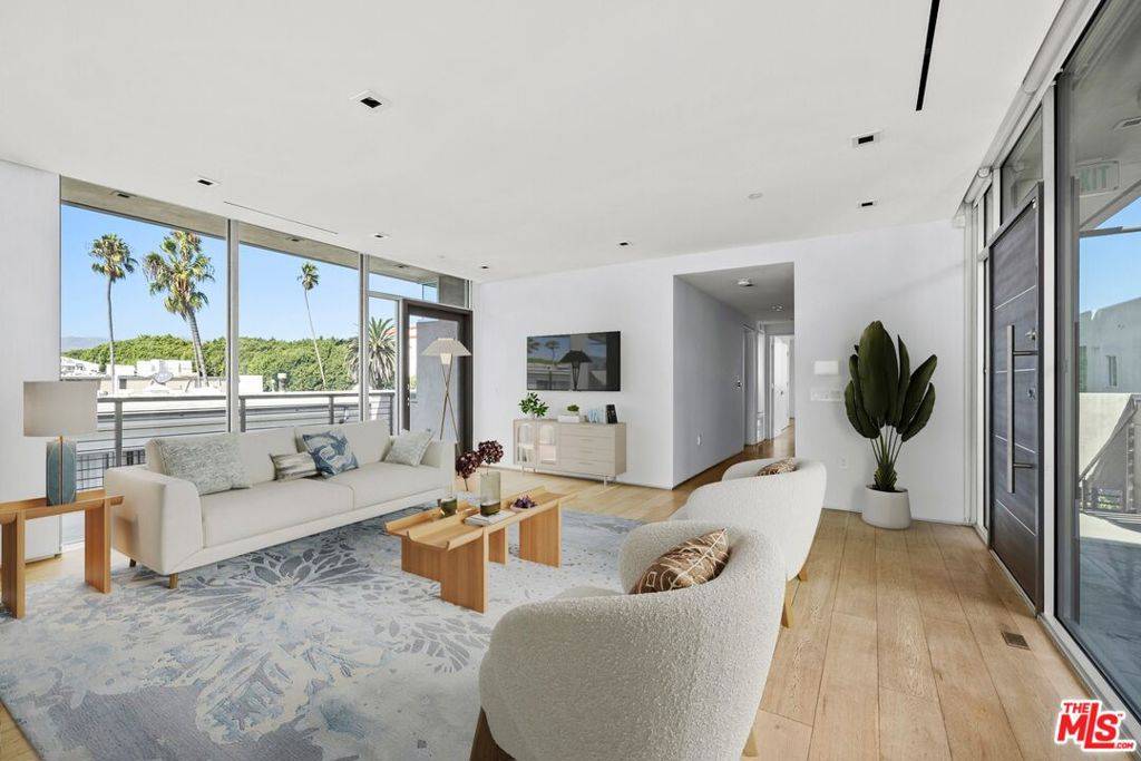 Santa Monica, CA 90403,1012 2nd ST #4