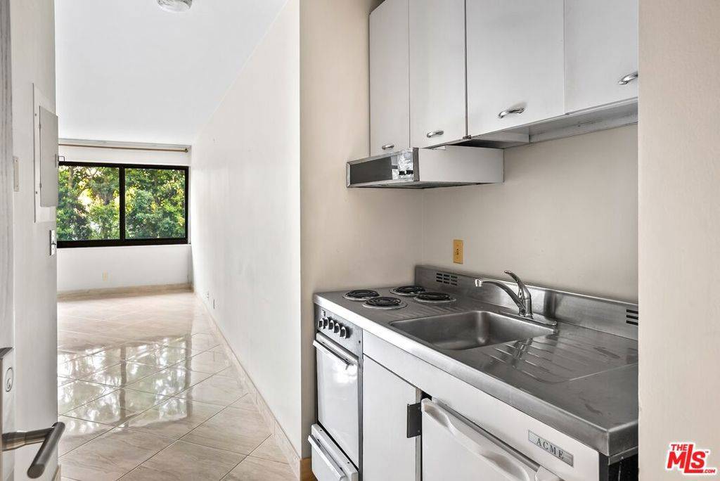 Los Angeles, CA 90024,10560 Wilshire BLVD #205