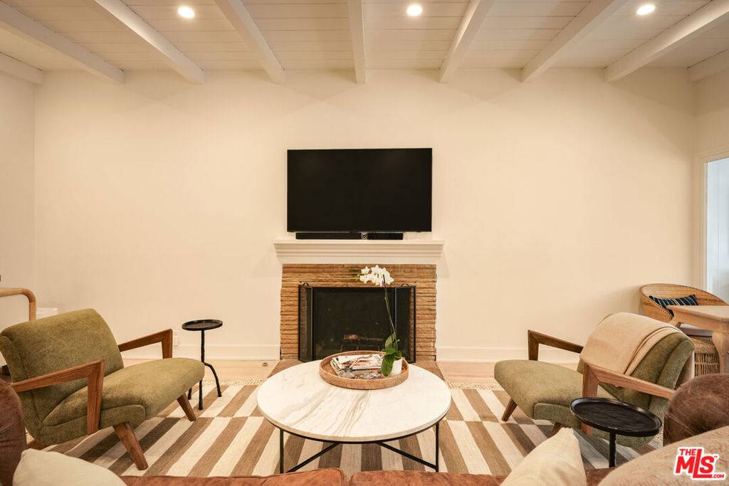 Los Angeles, CA 90049,651 S Bundy DR