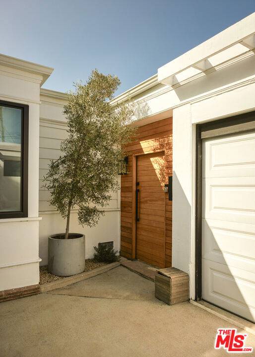 Los Angeles, CA 90049,651 S Bundy DR