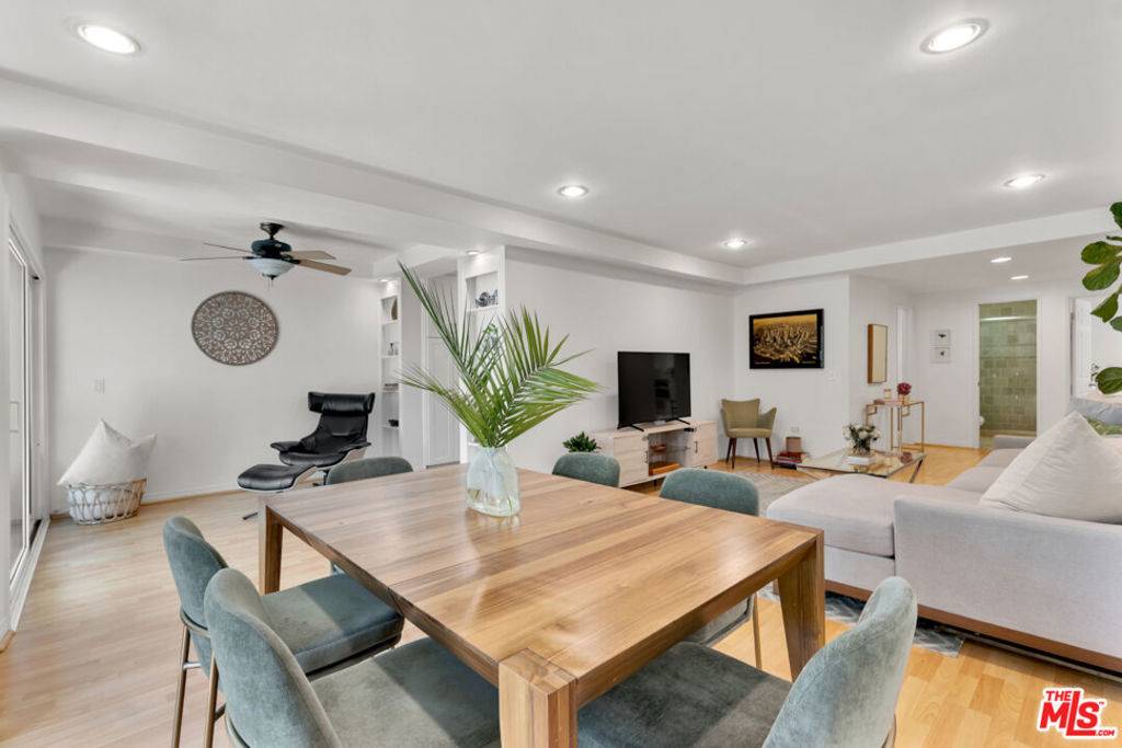 Los Angeles, CA 90049,11789 Montana AVE #15