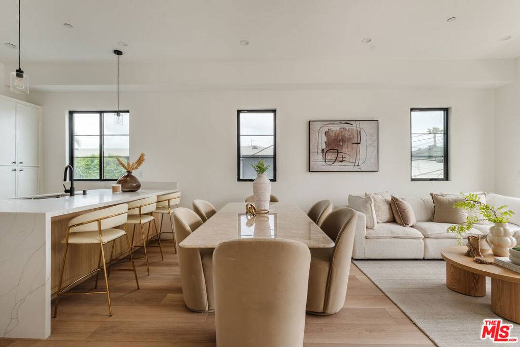 Los Angeles, CA 90034,1954 1/2 S Garth AVE #1954 1/2