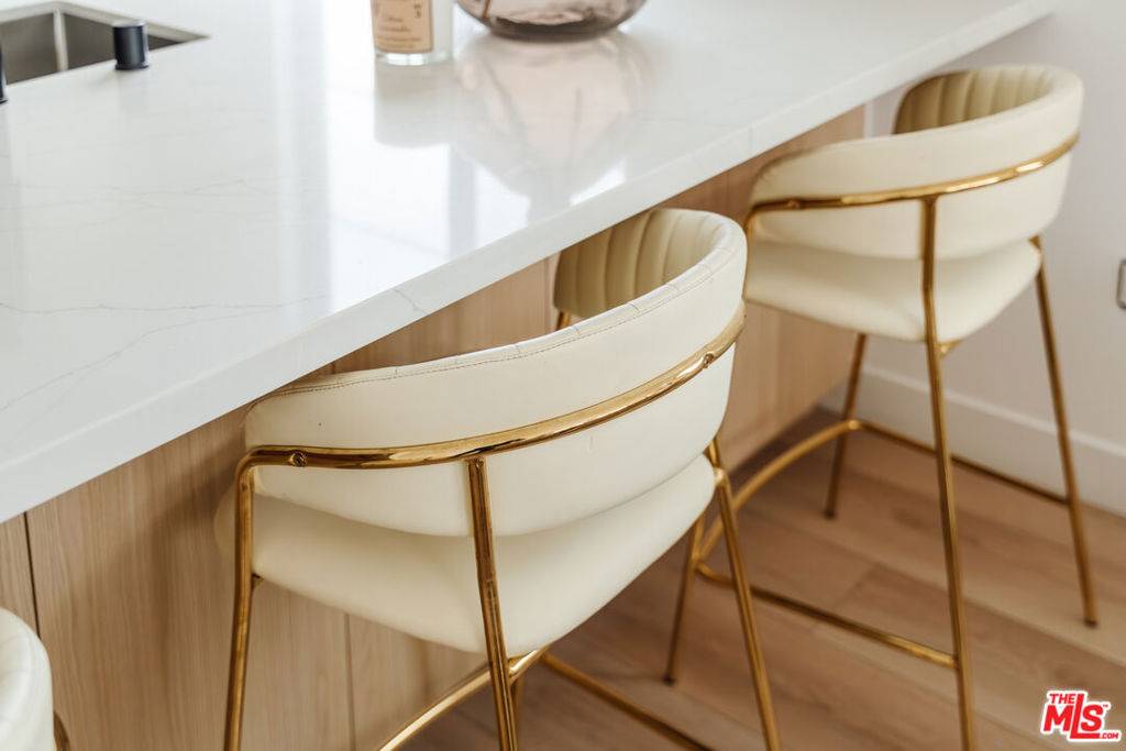 Los Angeles, CA 90034,1954 1/2 S Garth AVE #1954 1/2