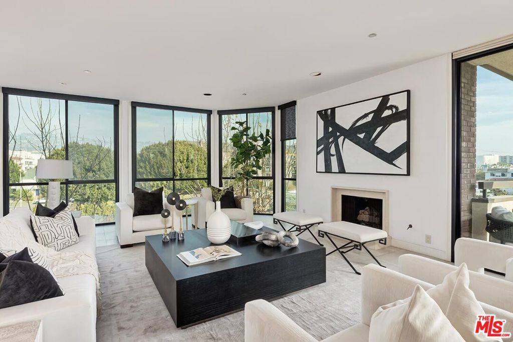 Beverly Hills, CA 90211,300 N Swall DR #307