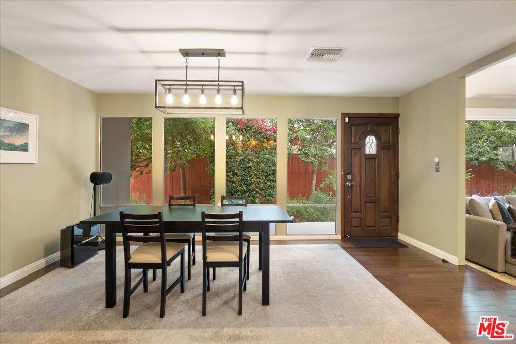 Burbank, CA 91506,317 S Orchard DR