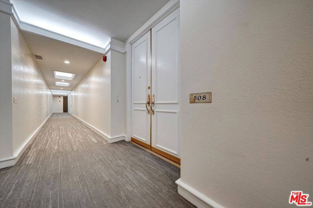 West Hollywood, CA 90069,1131 Alta Loma RD #508