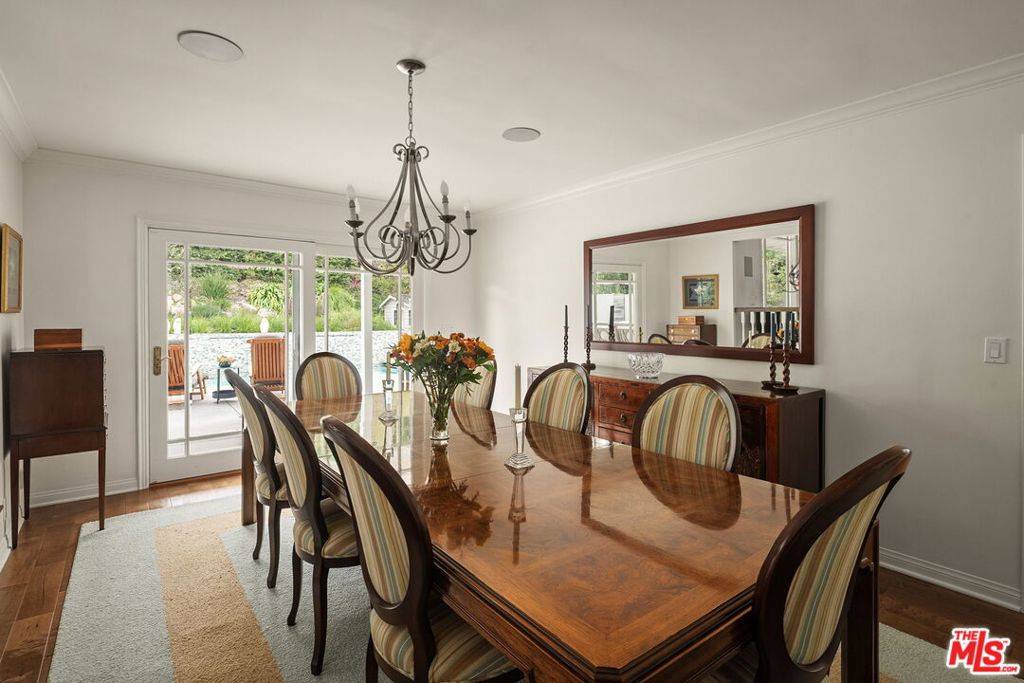 Los Angeles, CA 90049,837 N Bundy DR