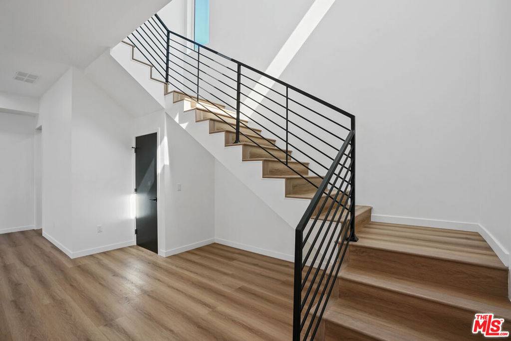 Tarzana, CA 91356,5741 Cahill AVE