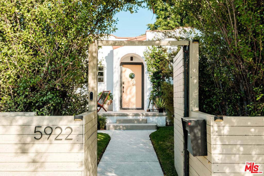 Los Angeles, CA 90043,5922 4th AVE