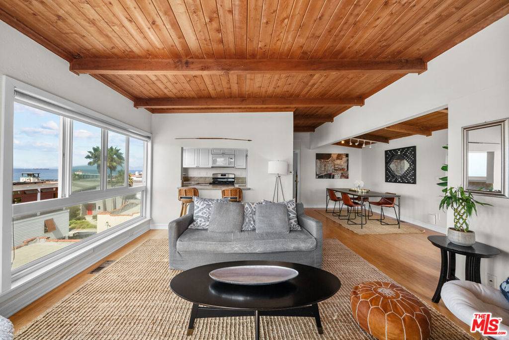 Manhattan Beach, CA 90266,120 7th ST