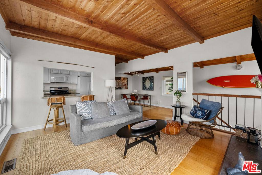 Manhattan Beach, CA 90266,120 7th ST