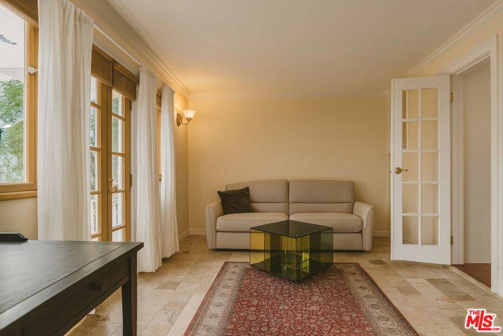 Los Angeles, CA 90069,8296 Presson PL