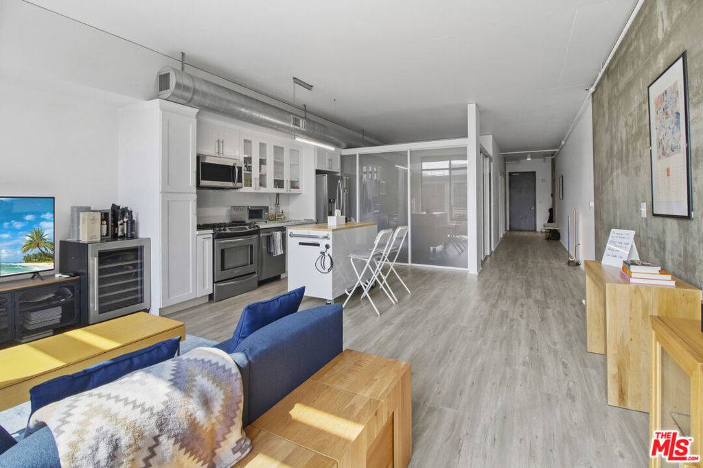 Los Angeles, CA 90015,1111 S Grand AVE #813