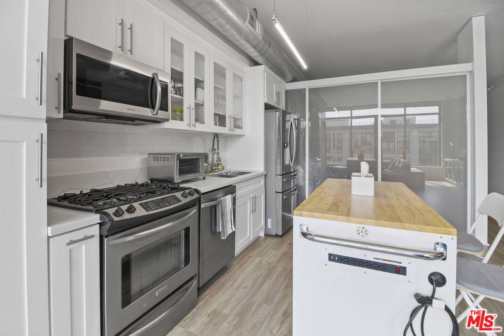 Los Angeles, CA 90015,1111 S Grand AVE #813