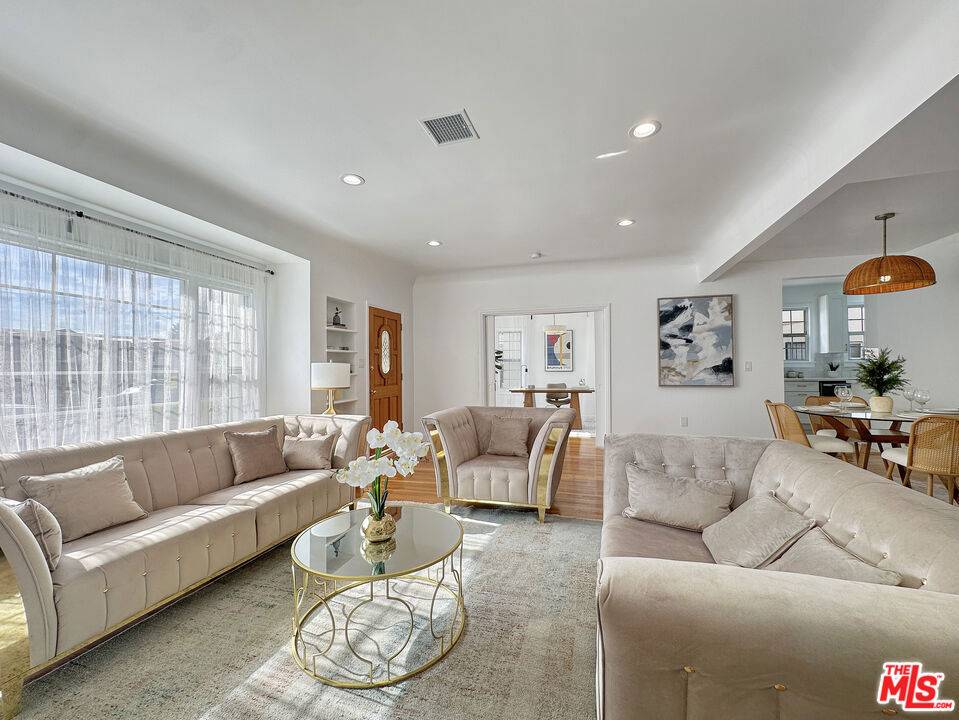 Los Angeles, CA 90019,4521 Saturn ST