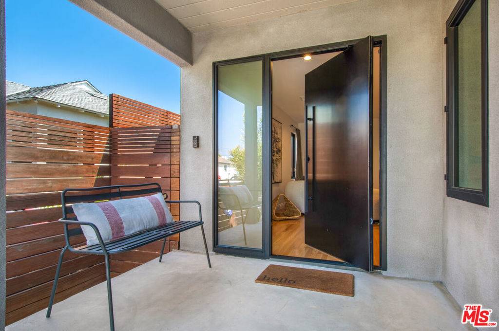 Los Angeles, CA 90016,3558 S Muirfield RD