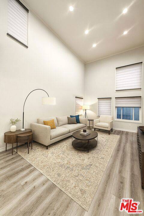 Los Angeles, CA 90015,1118 Valencia ST #320