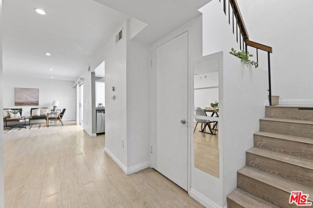 Northridge, CA 91324,18518 Mayall ST #H