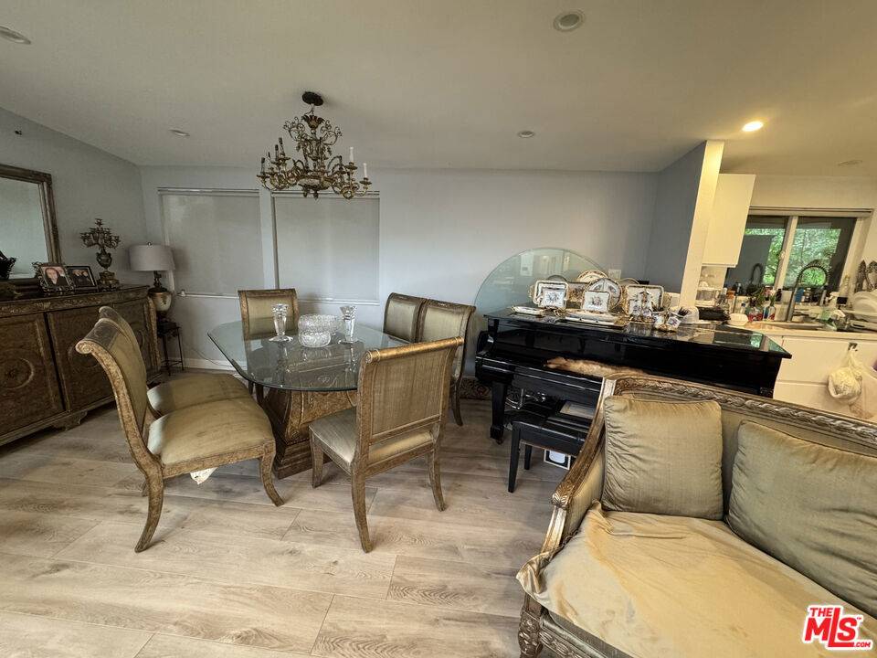 Tarzana, CA 91356,18101 Karen DR