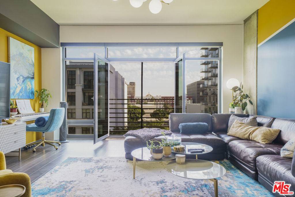 Los Angeles, CA 90015,1111 S Grand AVE #716