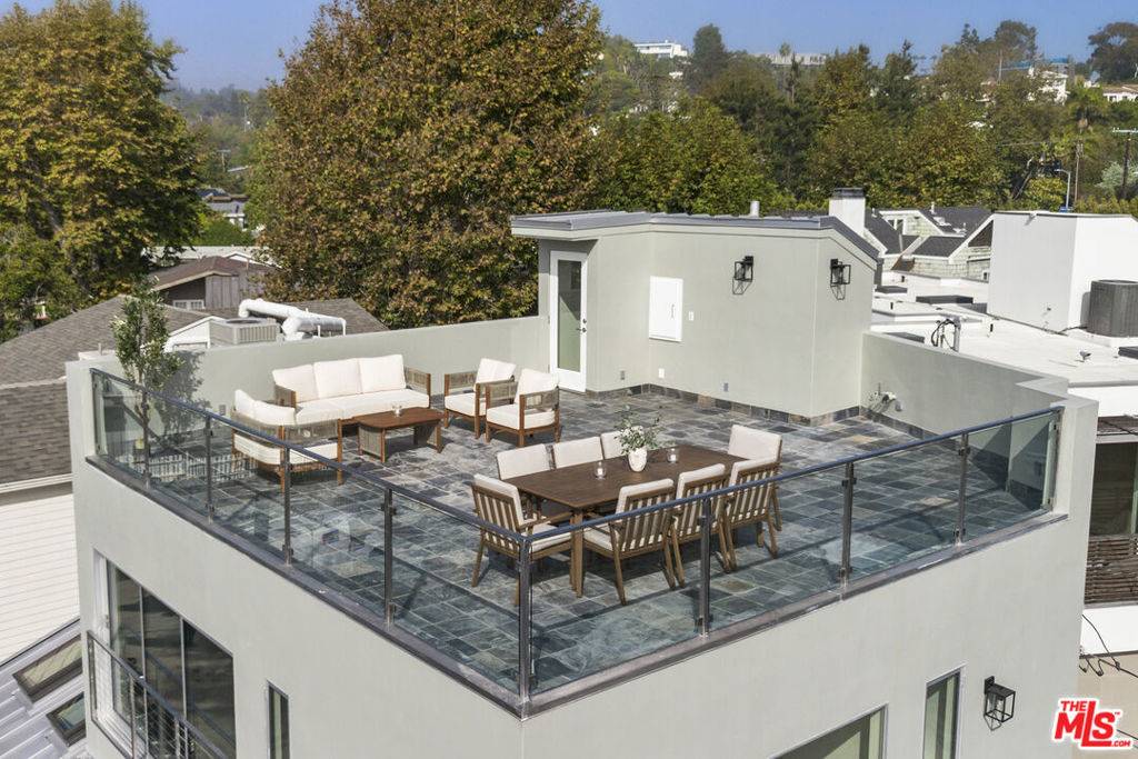 Santa Monica, CA 90402,257 Entrada DR