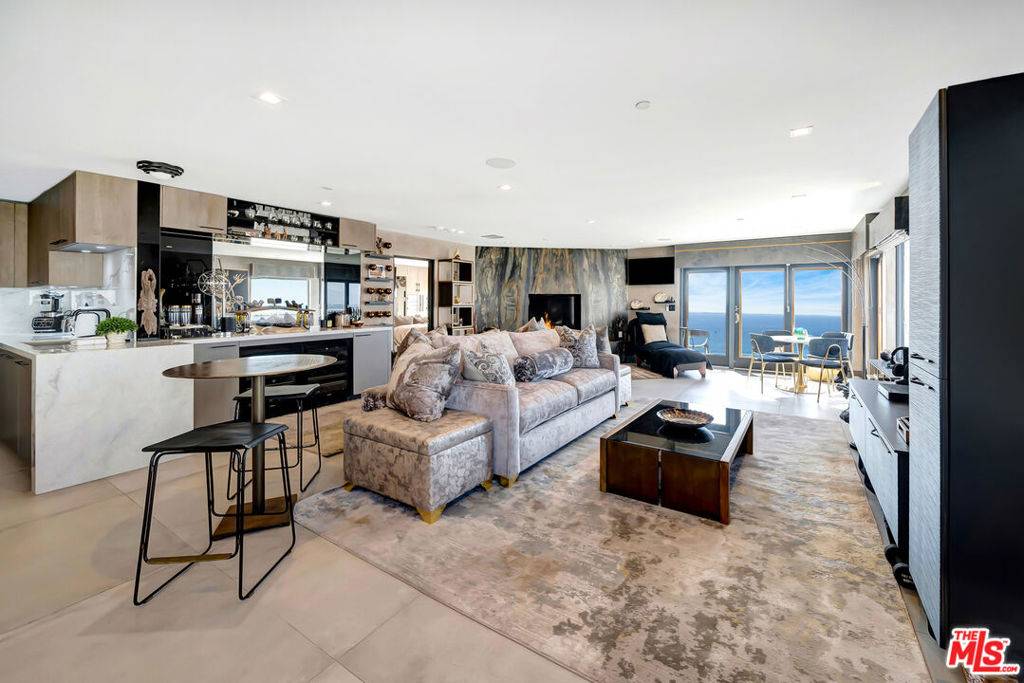 Playa Del Rey, CA 90293,6309 Ocean Front walk #302