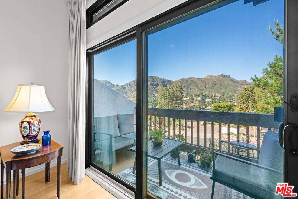 Pacific Palisades, CA 90272,1622 Michael LN