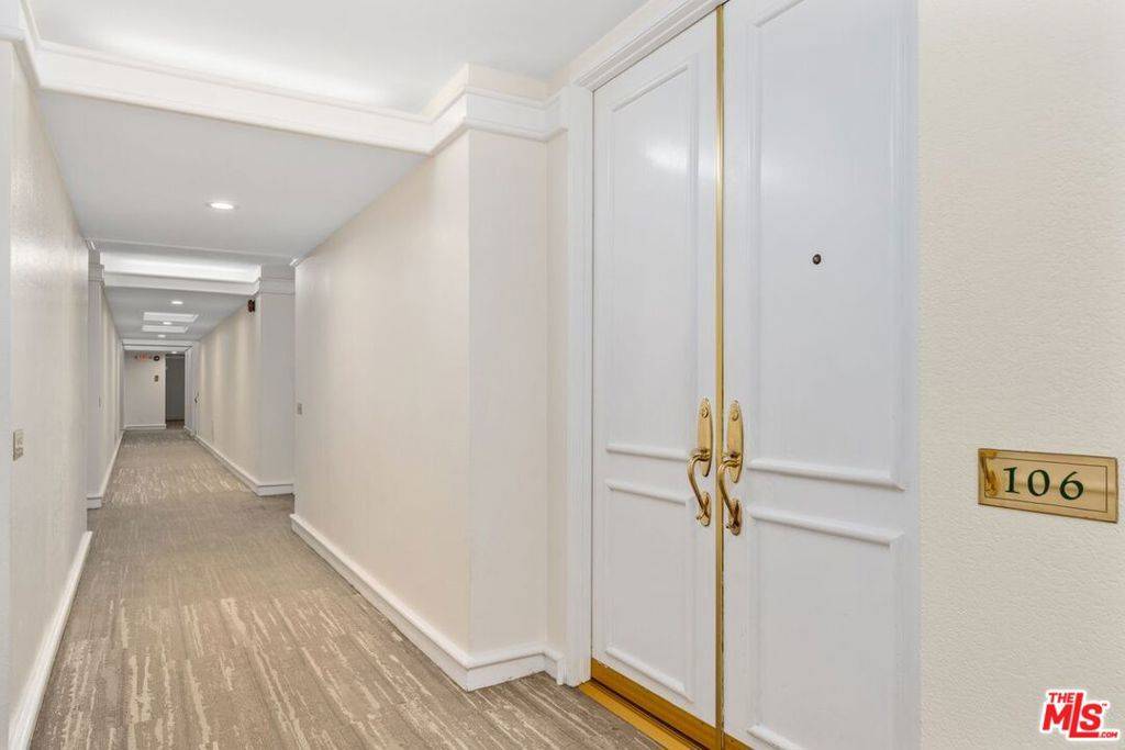 West Hollywood, CA 90069,1131 Alta Loma RD #106