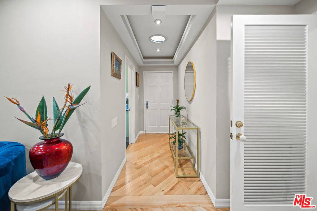 Beverly Hills, CA 90210,2519 Hutton DR