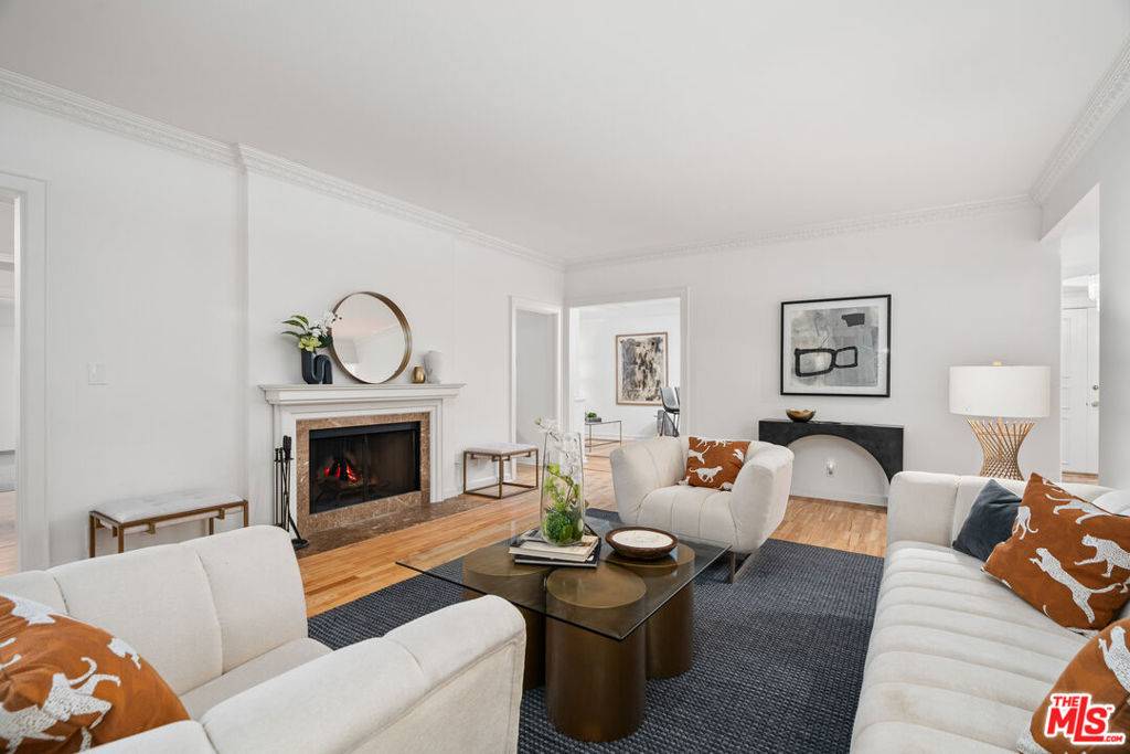 Los Angeles, CA 90049,11745 Montana AVE #104