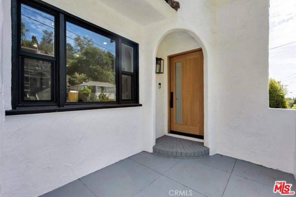 Los Angeles, CA 90026,2222 Valentine ST