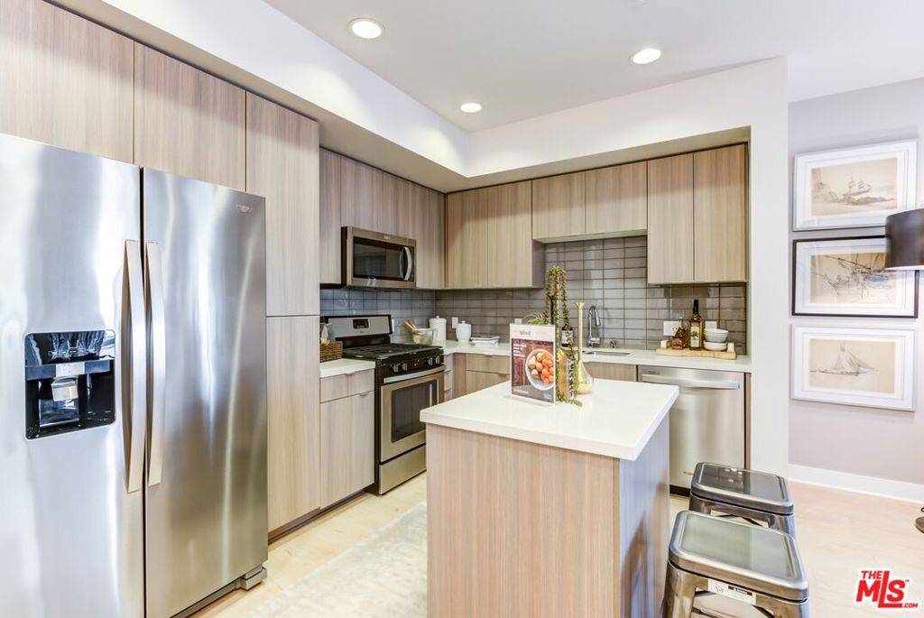 Huntington Beach, CA 92647,7290 Edinger AVE #3136