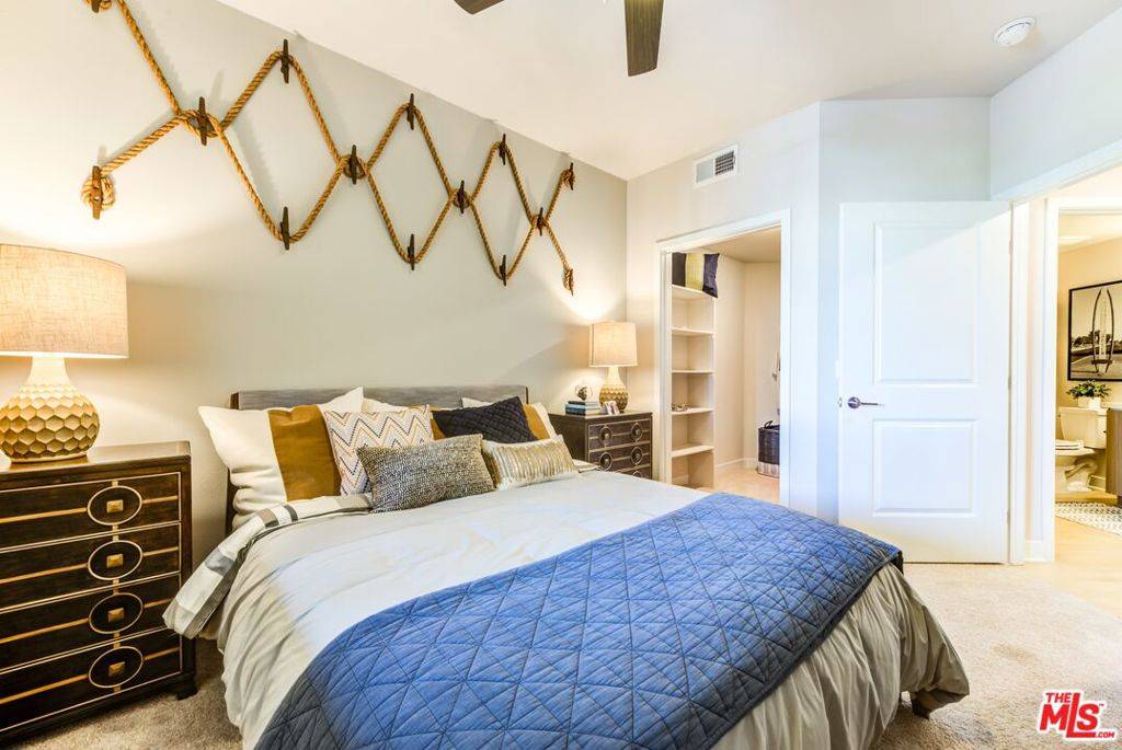 Huntington Beach, CA 92647,7290 Edinger AVE #2105