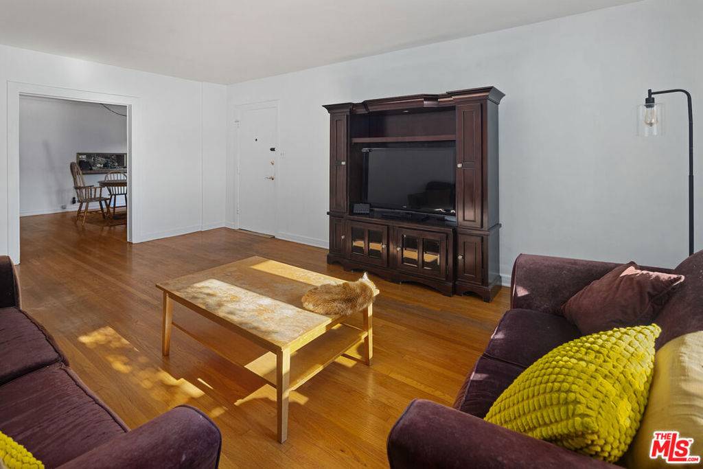 Los Angeles, CA 90048,6501 Commodore Sloat DR