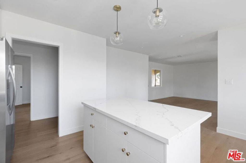 Granada Hills, CA 91344,16130 Devonshire ST