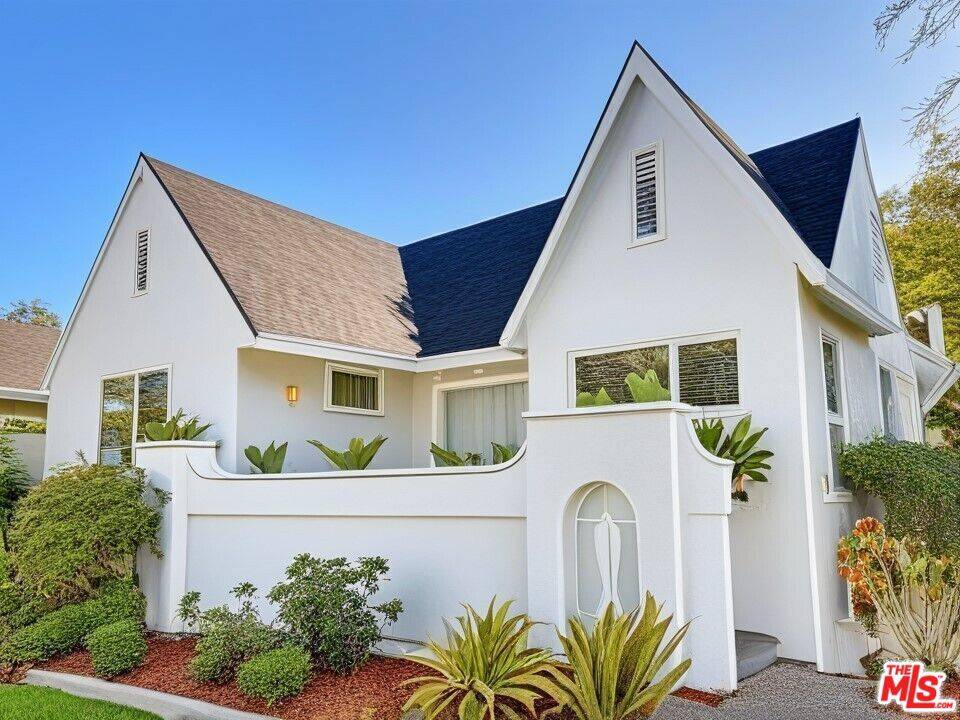 Los Angeles, CA 90019,1618 S Burnside AVE