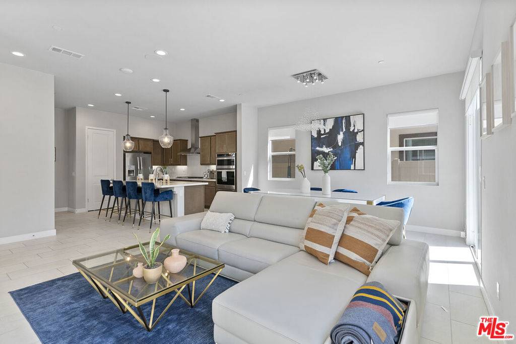 Inglewood, CA 90301,551 Daniel Freeman Cir