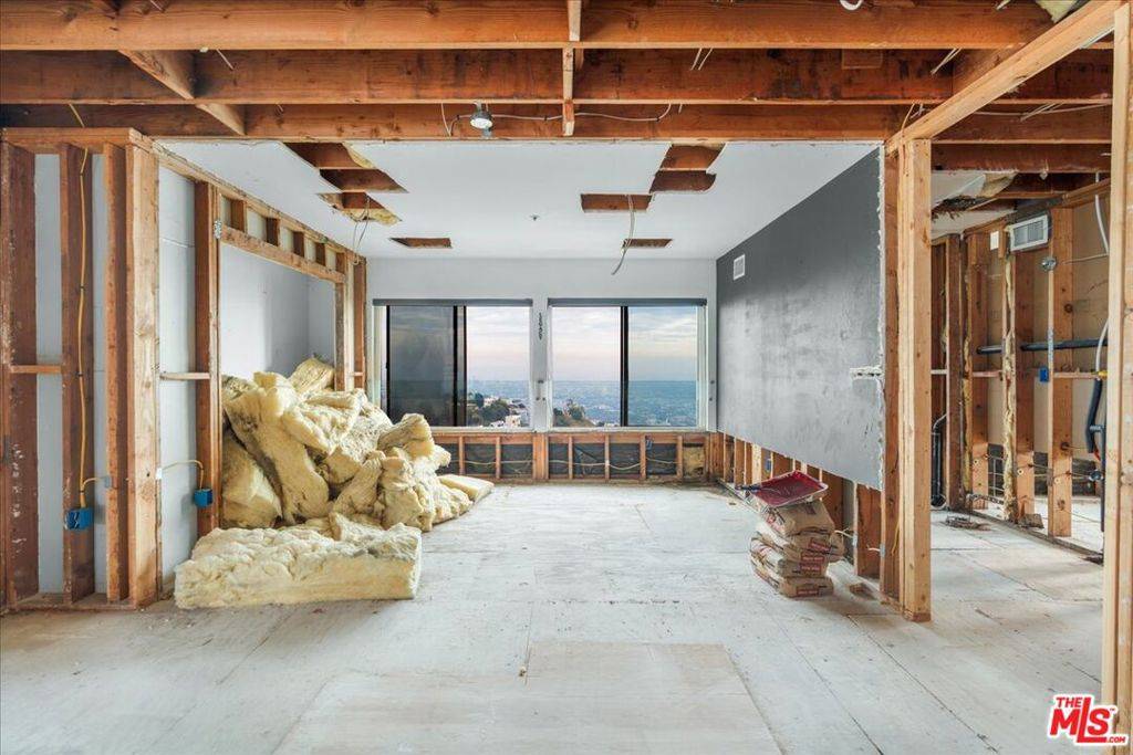 Los Angeles, CA 90069,1614 Viewmont DR