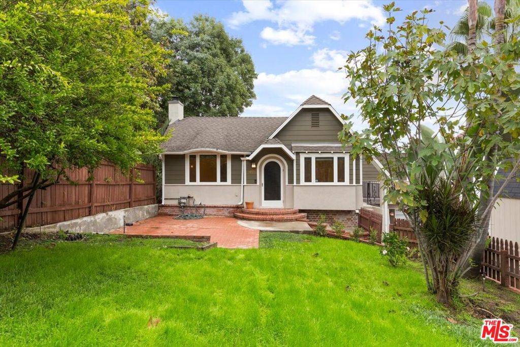 Los Angeles, CA 90026,720 N La Fayette Park PL