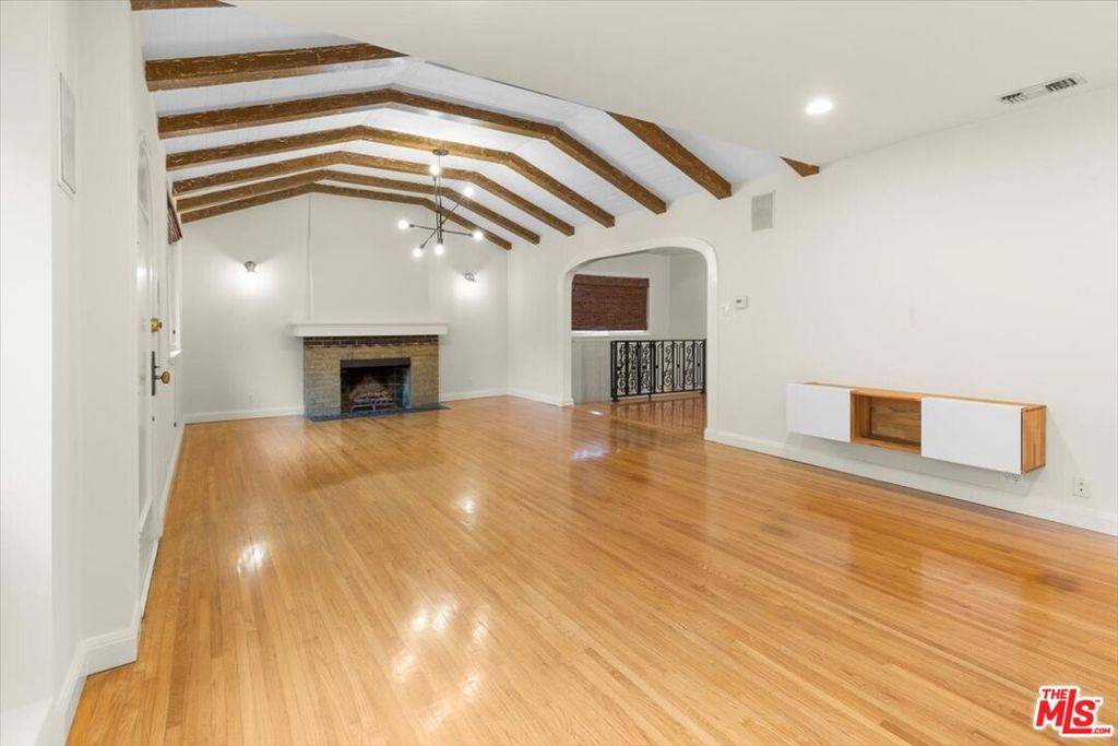 Los Angeles, CA 90026,720 N La Fayette Park PL