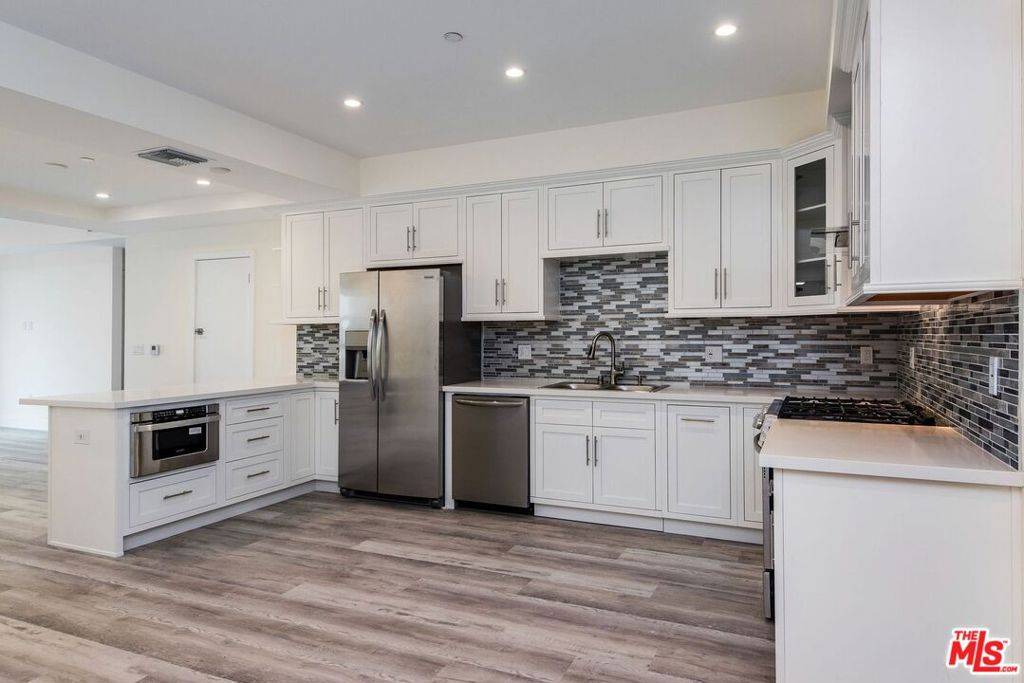 Los Angeles, CA 90035,1237 S Holt AVE #204