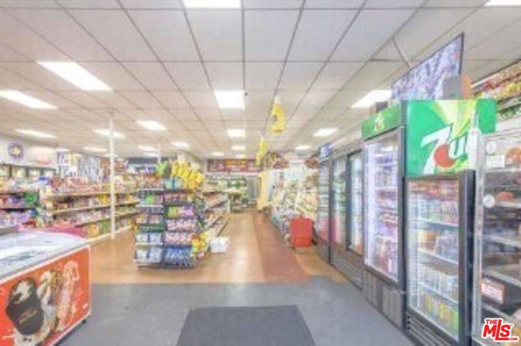 Gardena, CA 90247,851 W Gardena BLVD