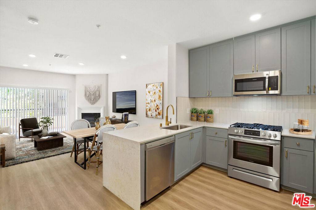 Burbank, CA 91504,1901 N Buena Vista ST #02-214