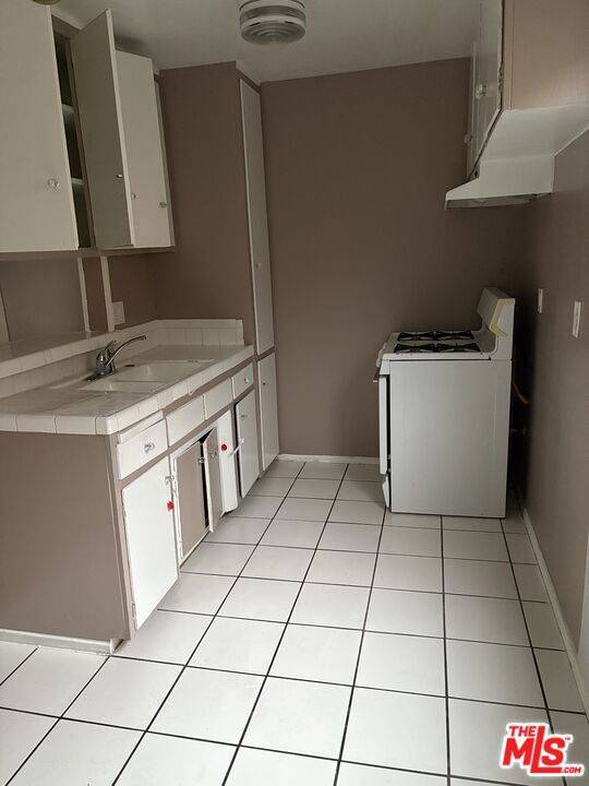 Los Angeles, CA 90006,961 S Kenmore AVE