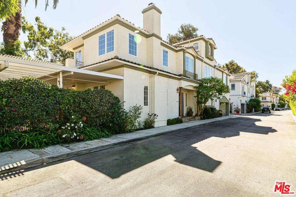 Marina Del Rey, CA 90292,1008 Harbor Crossing LN