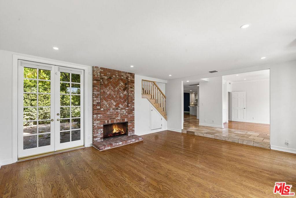 Tarzana, CA 91356,18339 Linnet ST