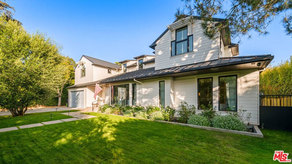 Pacific Palisades, CA 90272,720 Amalfi DR